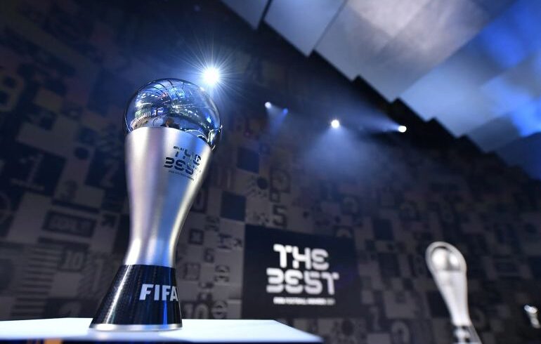 نصف المرشحين لجائزة الفيفا من لاعبي مانشستر سيتي الإنجليزي